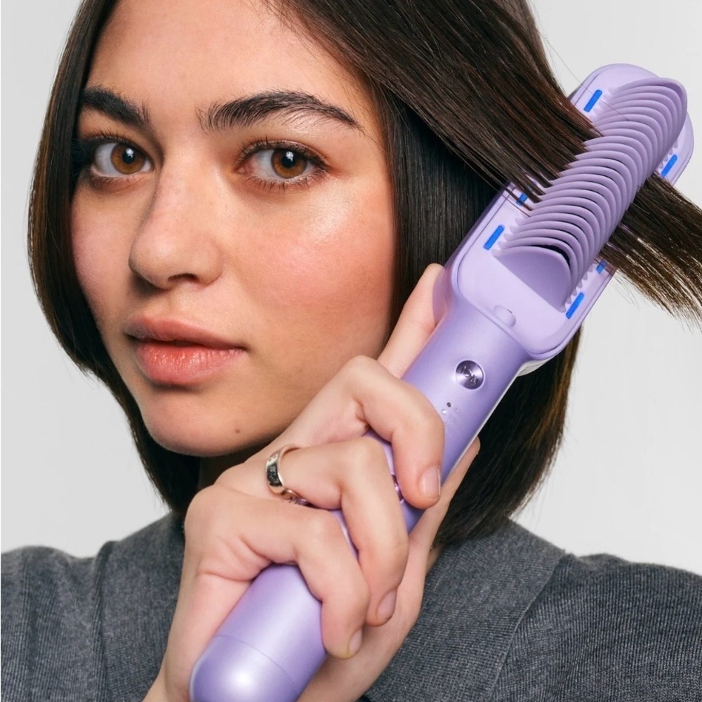 Wavy Talk Lavender Heated Straightening Brush NIB - Picture 2 of 5